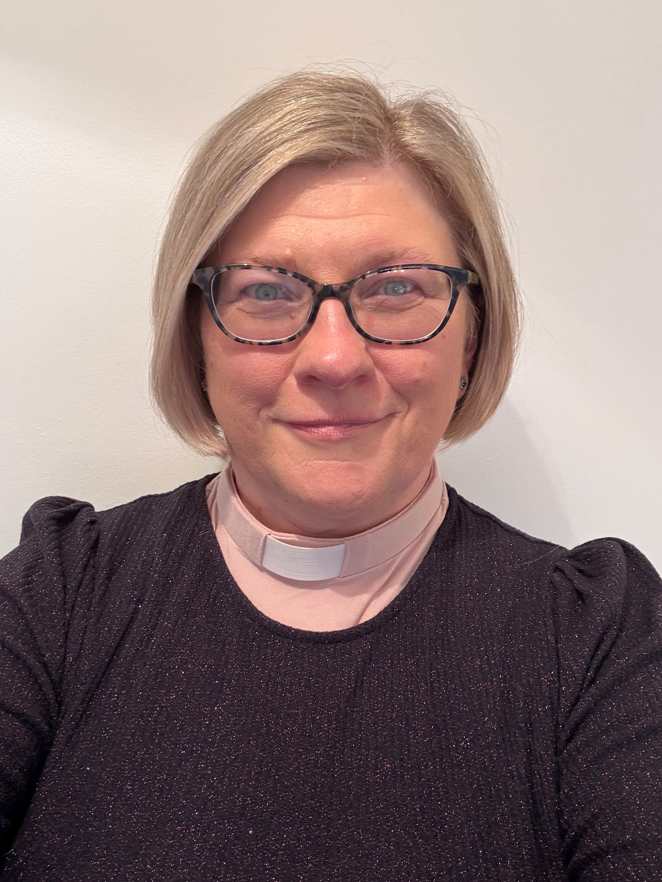 Head and shoulders shot of Sharon Copestake wearing glasses and smiling